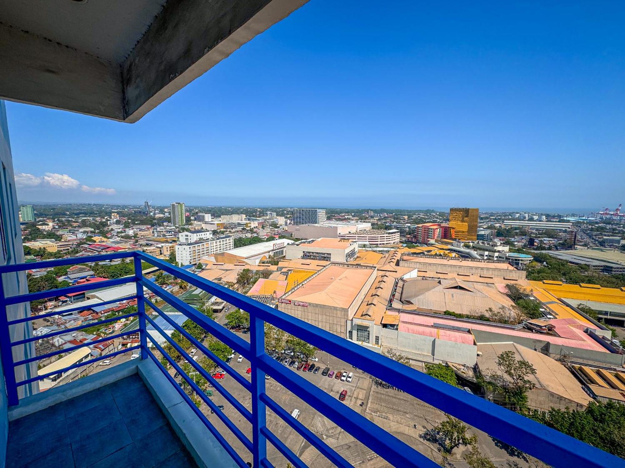 The Loop 2Br Fully Furnished Corner Unit W Balcony Appartement Cagayan de Oro Buitenkant foto
