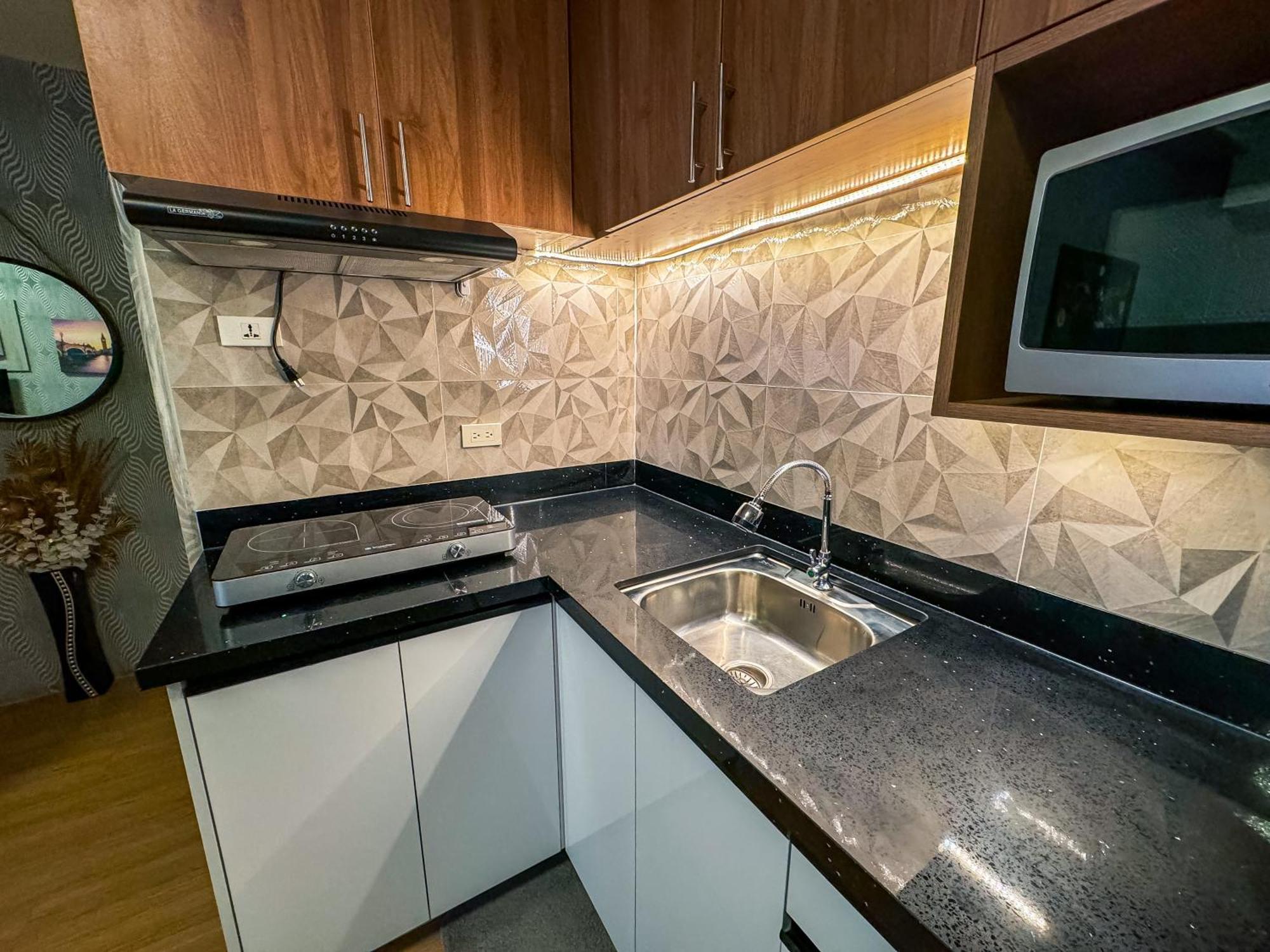 The Loop 2Br Fully Furnished Corner Unit W Balcony Appartement Cagayan de Oro Buitenkant foto